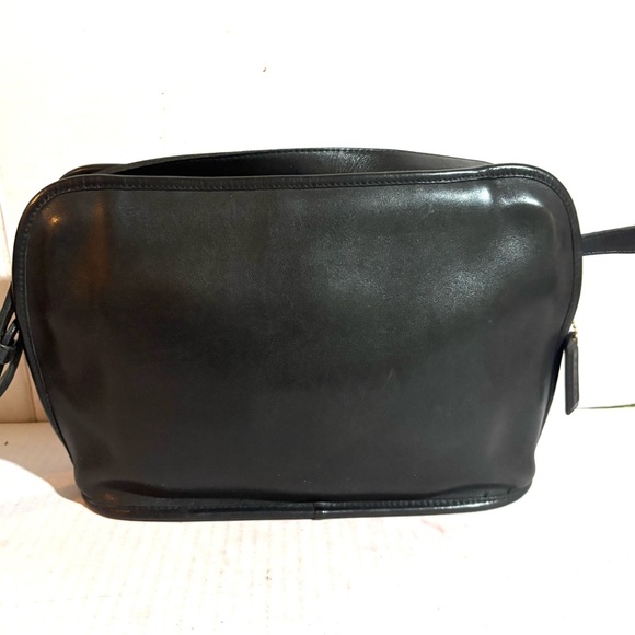Coach vintage black leather crossbody handbag - Picture 4 of 8